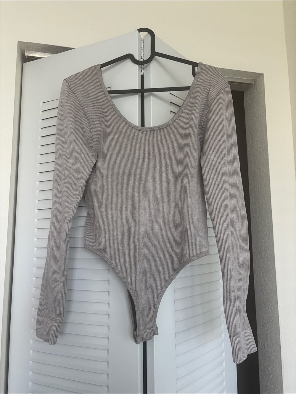 Women’s Ribbed Long-Sleeve One-Piece Bodysuit in Light Gray